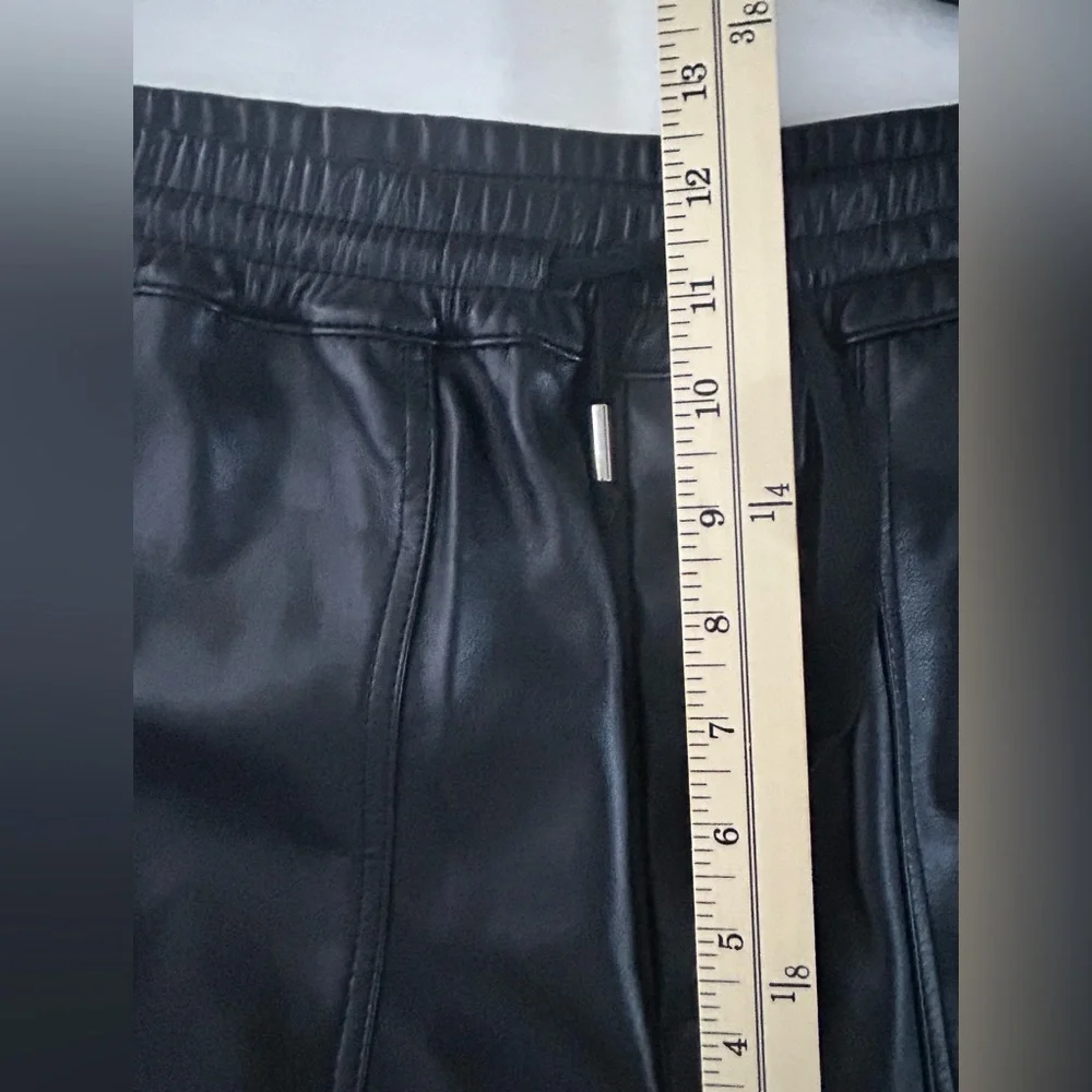 NWOT Blank NYC faux vegan leather cargo/utility style pants. Women’s 31 (12).